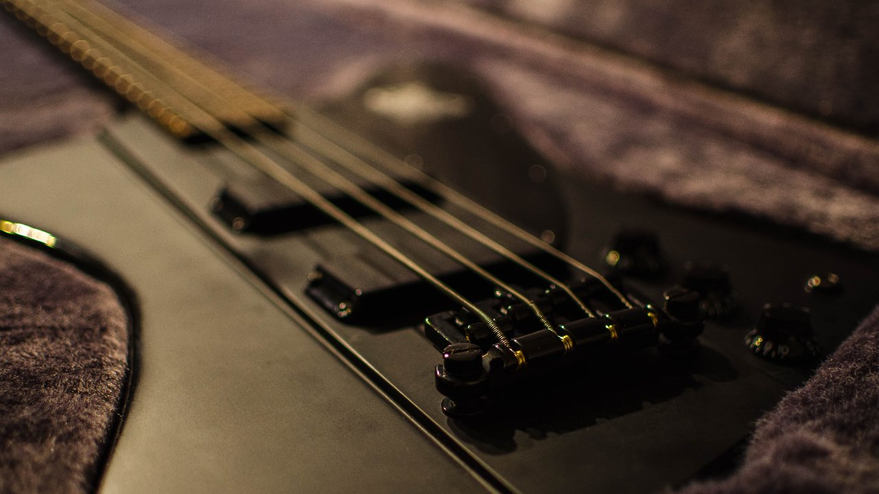 4 string bass guitar